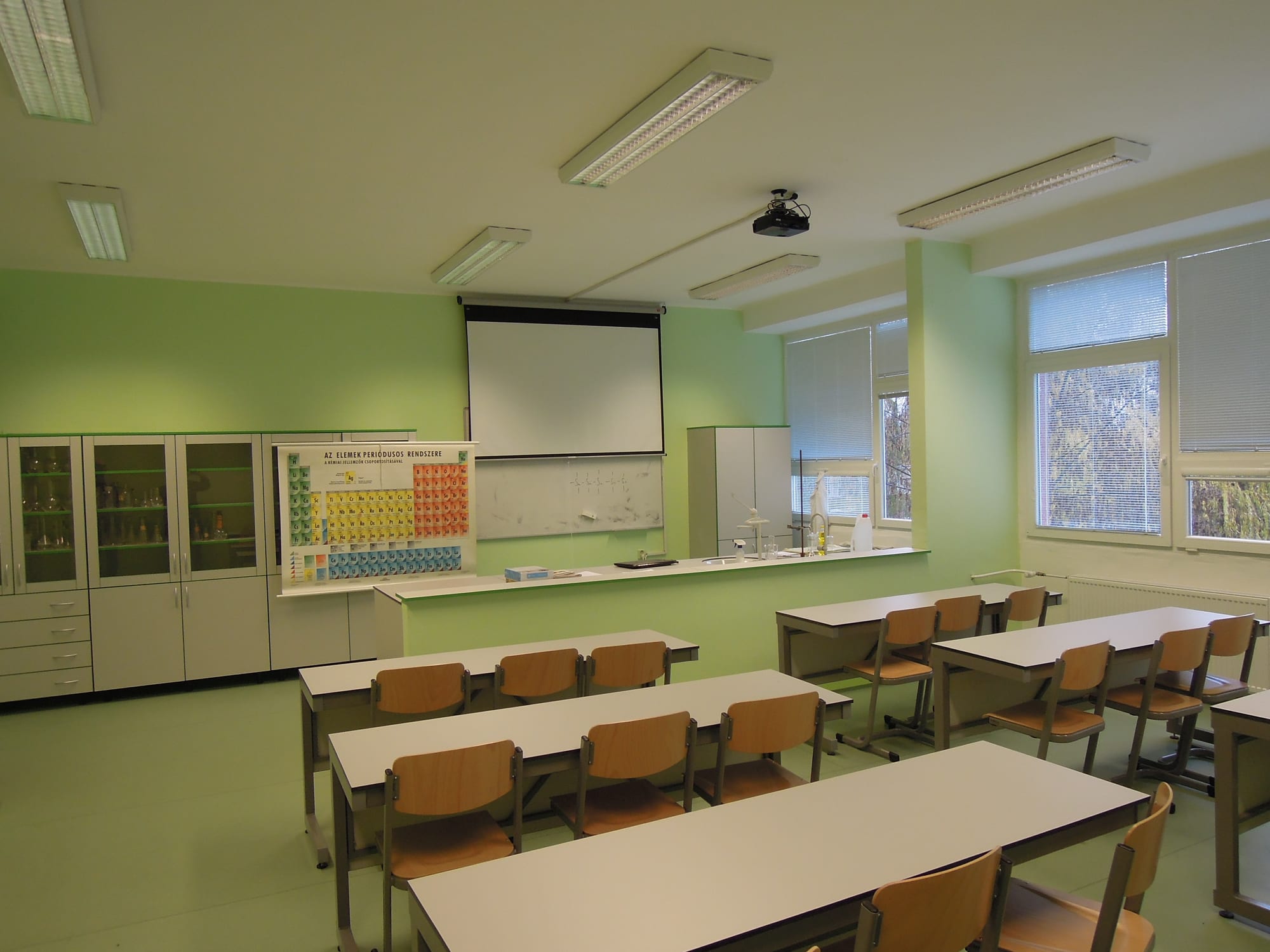 Madách Imre Magyar Tanítási  Nyelvű Gimnázium — fénykép 4