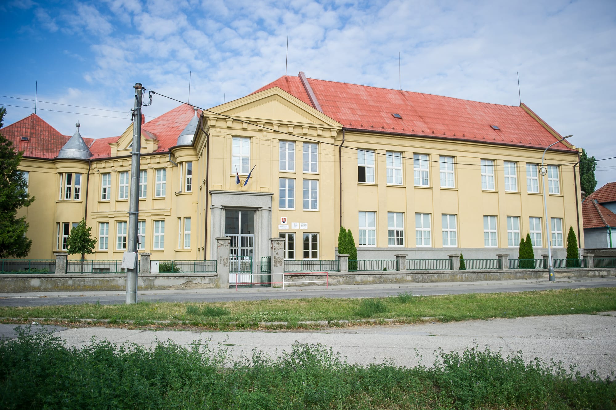 Gymnázium Vojtecha Mihálika